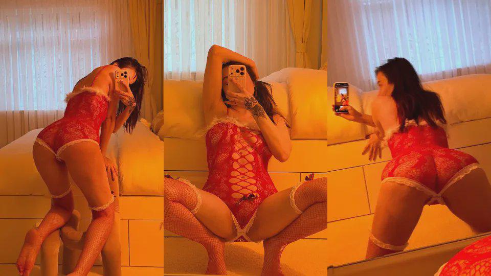 Es1nce Esin Çepni New Year’s Red Lingerie Solo POV